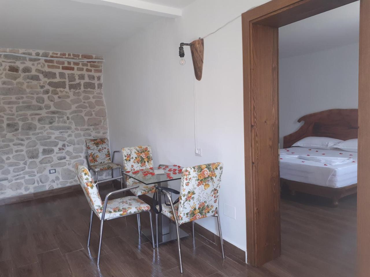 Hotel Omer Berat Ngoại thất bức ảnh